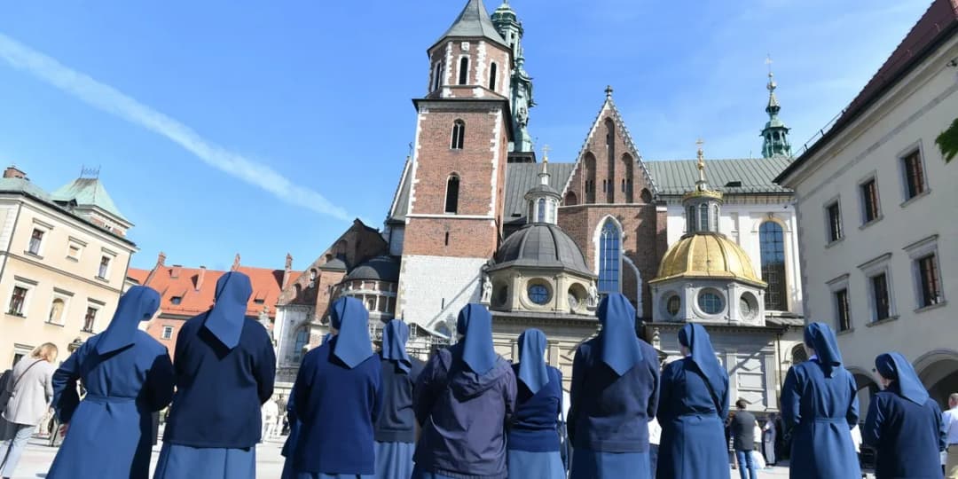 Ile naprawdę zarabia zakonnica na emeryturze w Polsce? Prawda o zarobkach