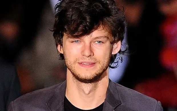 Mateusz Kościukiewicz – niezwykły aktor, który zaskakuje talentem