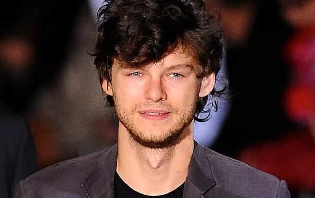 Mateusz Kościukiewicz – niezwykły aktor, który zaskakuje talentem