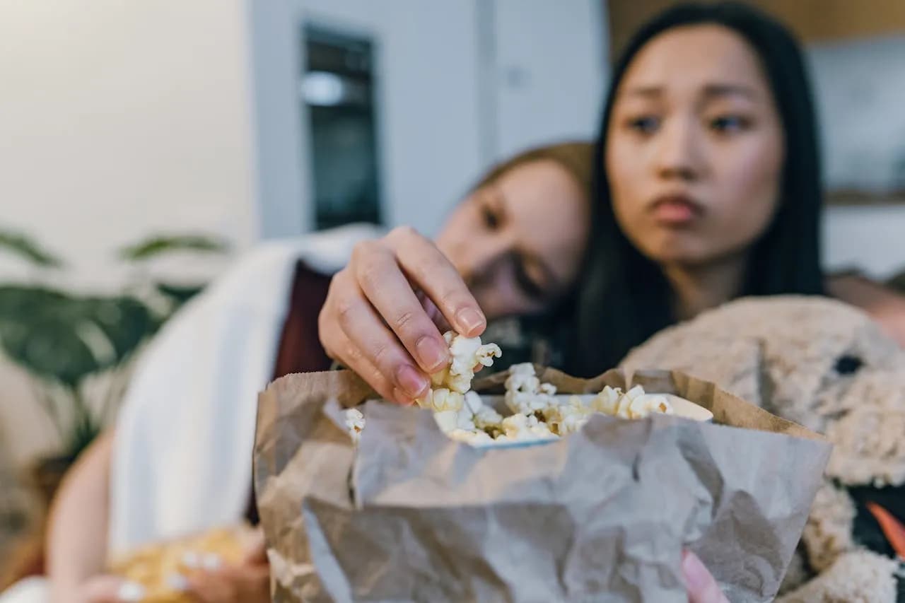 Wieczór filmowy w gronie znajomych – jak go zorganizować?