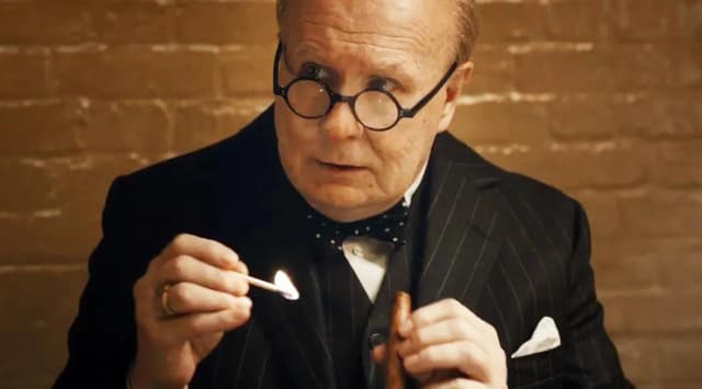 Czas Mroku - czy warto obejrzeć? Recenzja filmu, który robi wrażenie