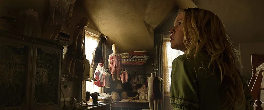 Poznaj przerażającą historię Annabelle: narodziny zła i demoniczne początki lalki