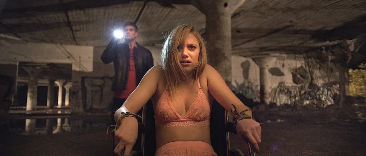 Horror Coś za mną chodzi - przerażająca fabuła i recenzje